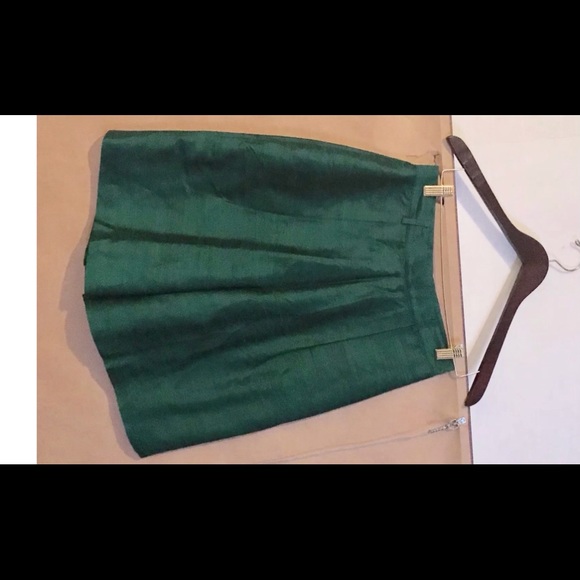 Henri Bendel Green Silk Shorts size Medium 8- 10 original owner - Picture 1 of 8